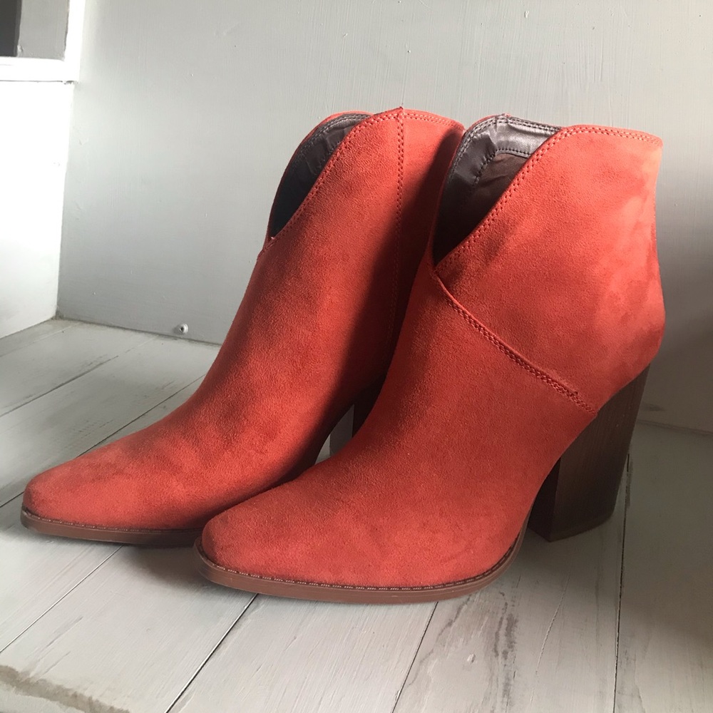 Qupid Brand New Rust Booties Sz 10